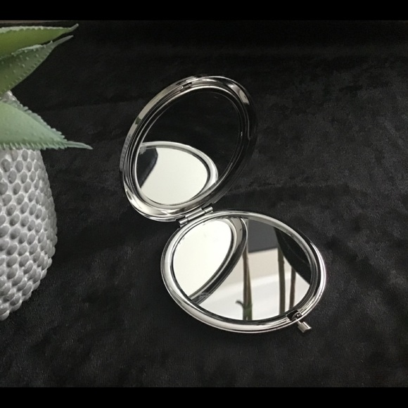 💝Host Pick💝 NEW Rhinestone Sexy Lip Mini Pocket Compact Mirror - Picture 6 of 6